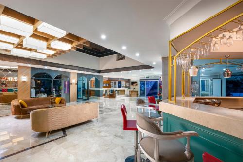 Club Big Blue Suit Hotel - All Inclusive - 로비