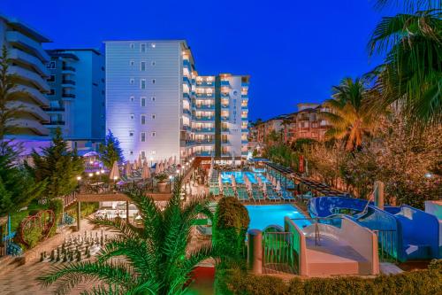 Club Big Blue Suit Hotel - All Inclusive - 숙소 외관
