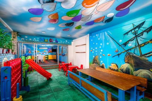 Club Big Blue Suit Hotel - All Inclusive - 놀이터