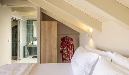 Ionian Plaza Hotel - image 10