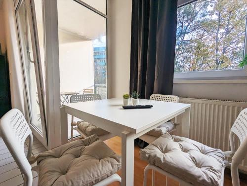 2-Zimmer-Monteurwohnung mit Balkon - Ludwigsfelde bei Berlin - Küche & Bad - Free WiFi (2-Zimmer-Monteurwohnung mit Balkon - Ludwigsfelde bei Berlin - Kuche & Bad - Free WiFi) in Ludwigsfelde
