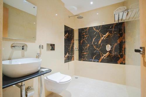 Bathroom, SPOT ON 65416 Hotel Classic in Charbagh