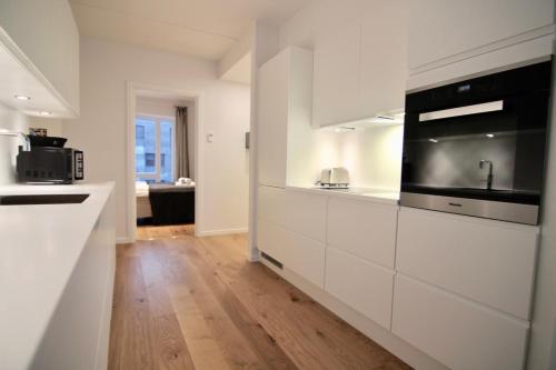 Fantastic 2-bed w balcony in North Habour - image 4