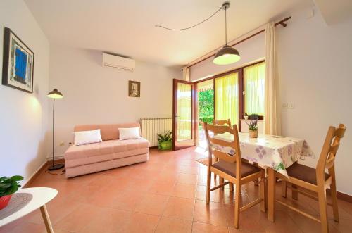 One-Bedroom Apartment with Terrace image 4