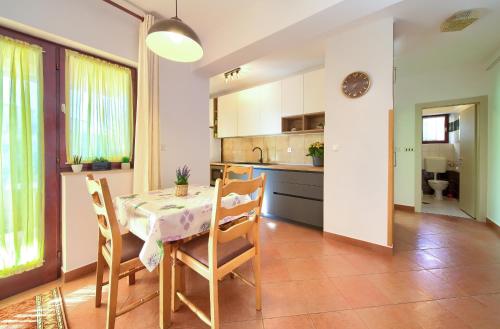 One-Bedroom Apartment with Terrace image 3