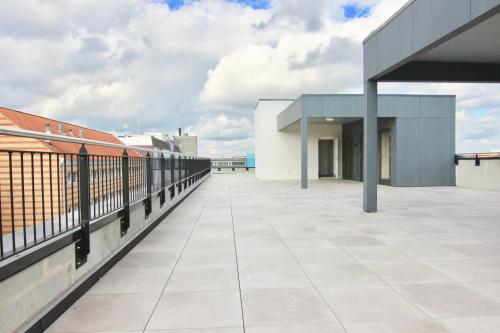 Cool studio apartment w private terrace - main image