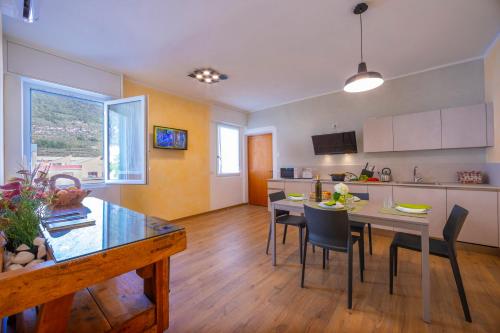 Apartment with Mountain View