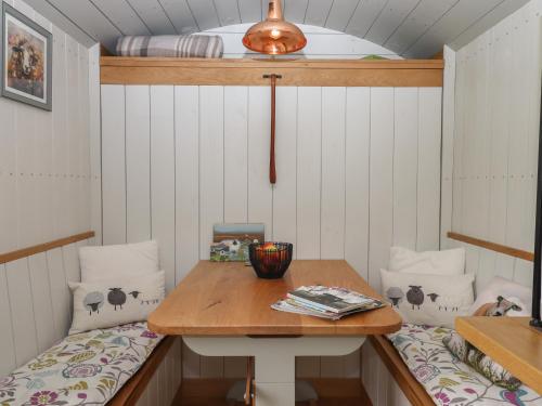 Burr 2 Shepherds Hut Burr 2 Shepherds Hut