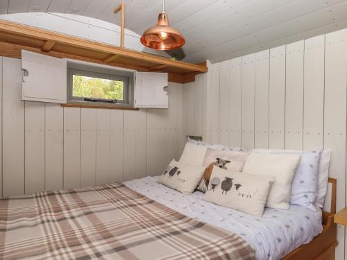 Burr 2 Shepherds Hut Burr 2 Shepherds Hut
