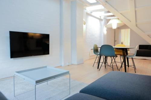 Impressive penthouse in the heart of Copenhagen - image 7