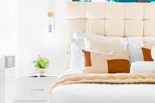 Luxury Apartment - City Centre - Balcony - Free Wifi & Netflix -126S