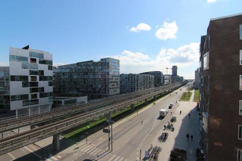 Stunning 2-bed wbalconies and great views - main image