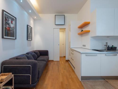 Contemporary Appartament in Vibrant Isola, Milán