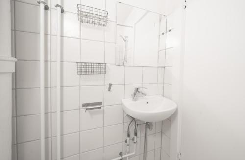 Cosy 2-bed in great Inner City location - image 6
