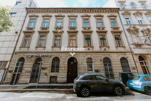 Margaret - Violet 1 bedroom apartment next to each other