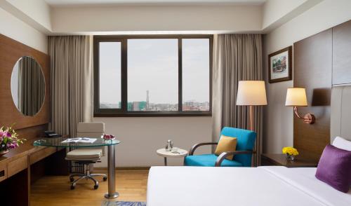 Deluxe King Room image 1