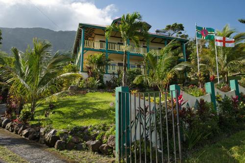 Exterior view, Trois Piton Apartments in Portsmouth