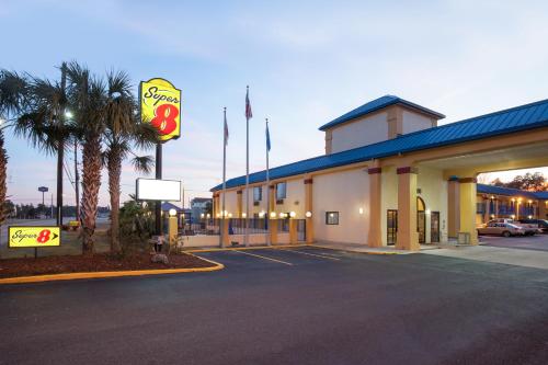 vhod, Super 8 By Wyndham Hammond in Westin Oaks