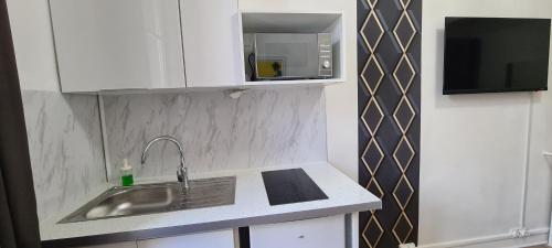 SeaYouSoon Inn Cannes - Studios - image 9