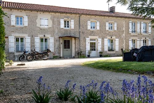 ESCALE AU CLOS SAINT MARTIN DE JUILLERS Gîtes et Chambres d'Hôtes