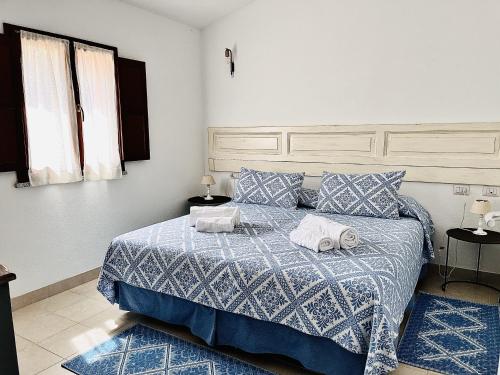 1 queen bed, 1 sofa bed