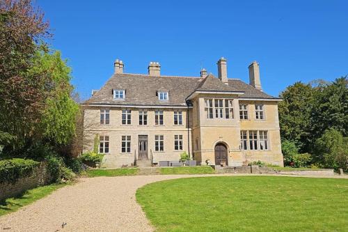 Russell Hill Manor