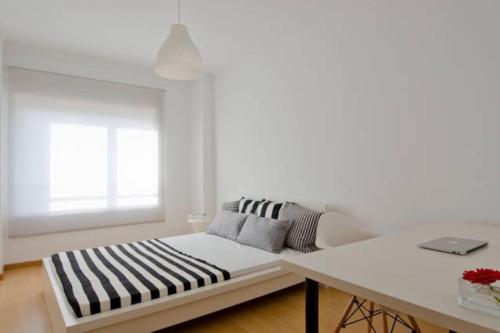 NEW Home Office - Free Wifi & Parking - Self Check-in - Daikin Airco, Lisbonne (photo 2)