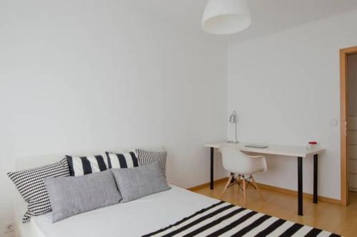 NEW Home Office - Free Wifi & Parking - Self Check-in - Daikin Airco, Lisbonne (photo 8)