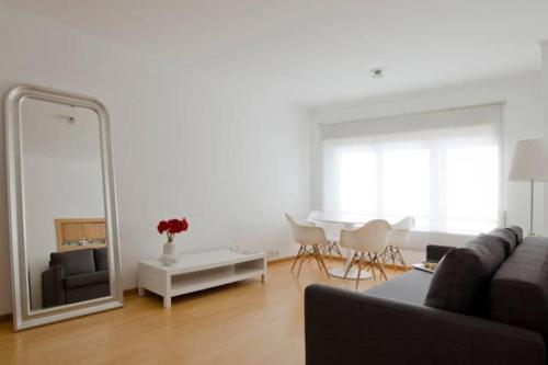 NEW Home Office - Free Wifi & Parking - Self Check-in - Daikin Airco, Lisbonne (photo 10)