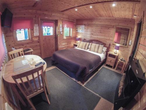 Cypress Log Cabins Accommodation