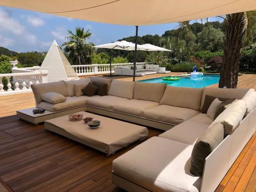 Superbe Villa à Antibes avec Piscine dans un quartier calme - Tap to explore photos