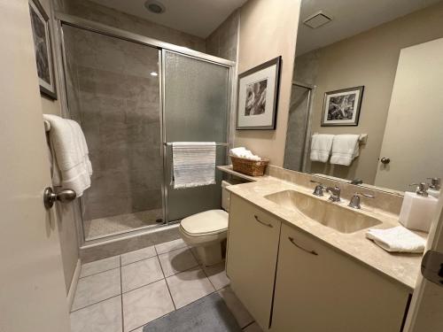 Kingsmere Villa Luxurious Retreat In The Meadows in Sarasota, USA