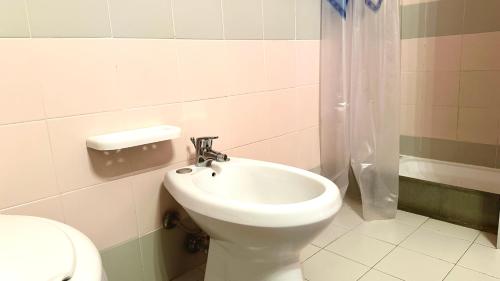 One-Bedroom Apartment image 4