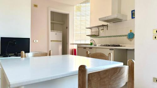 One-Bedroom Apartment image 3