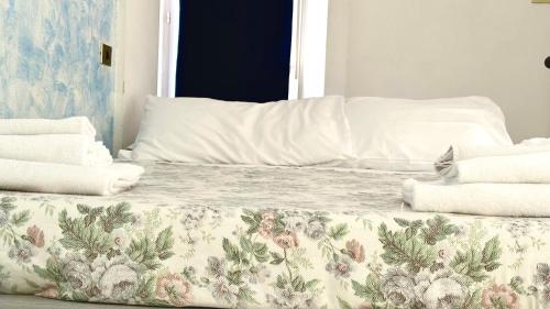 One-Bedroom Apartment image 2