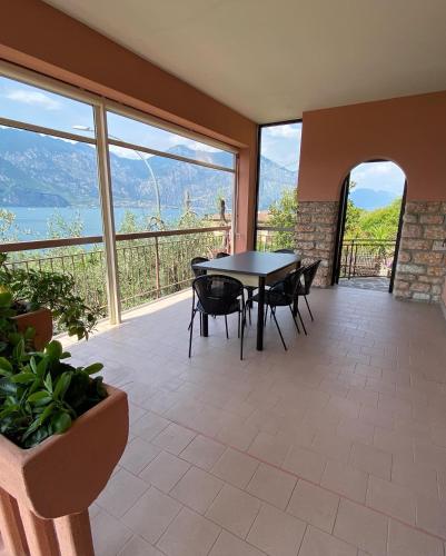 2 bedrooms, 4 beds