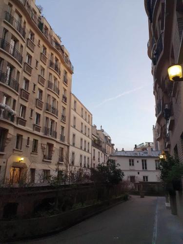 Super Apartement Near Montmartre - image 12