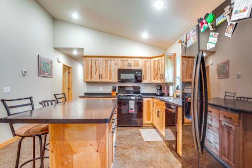 Wisconsin Cabin Hideaway 3 Mi to Lakes in Woodruff, USA