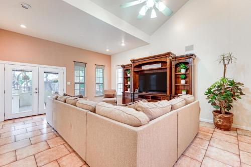 Spacious San Antonio Home with Grill and Private Yard! in San Antonio, USA