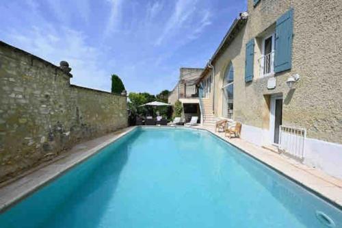Magnifique Prieuré XIIIs dans un village fortifié. gîte à louer Châteauneuf-de-Gadagne