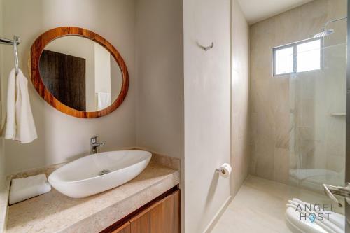 Three-Bedroom Apartment image 7