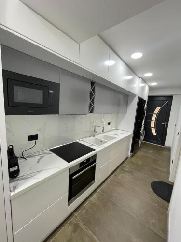 Vannas istaba, HOME 12 in Labinot-Fushë