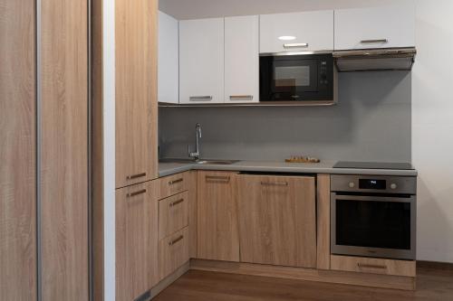 557018575 Metropolitan Star Apart Hotel