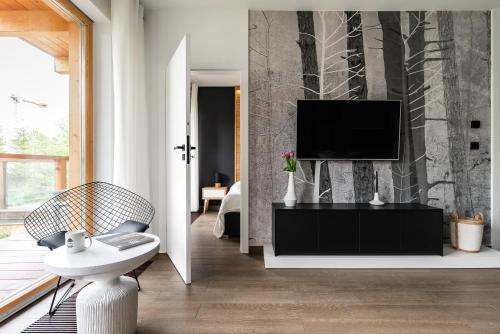 Apartment with Terrace image 8