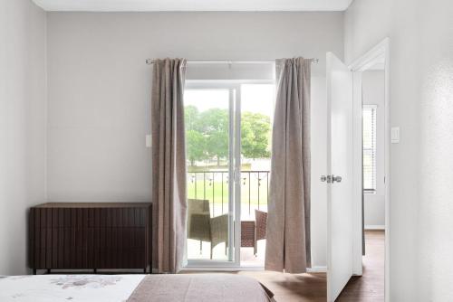 Updated 1BR Condo with Community Pool Near The Domain in Austin, USA