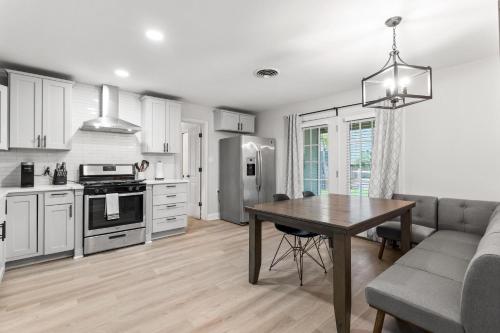 Spacious 4Bed Home in South Atx Monthly Rental in Austin, USA