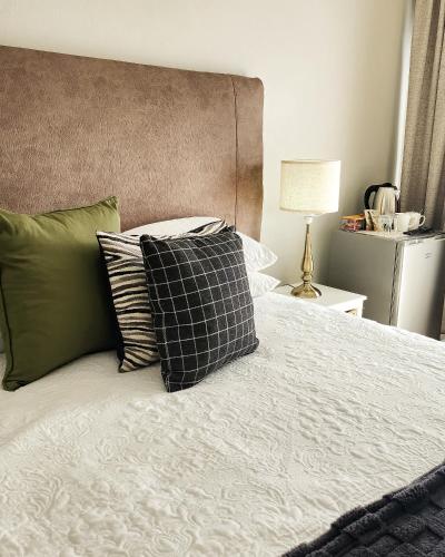 Double Room image 7