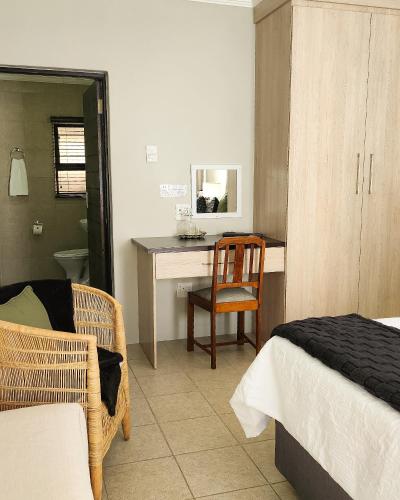 Double Room image 6