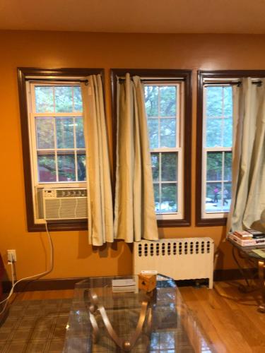 Room to stay in in South Ozone Park, USA