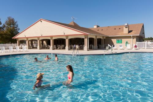 Red Shoes RV Park and Chalets - image 6